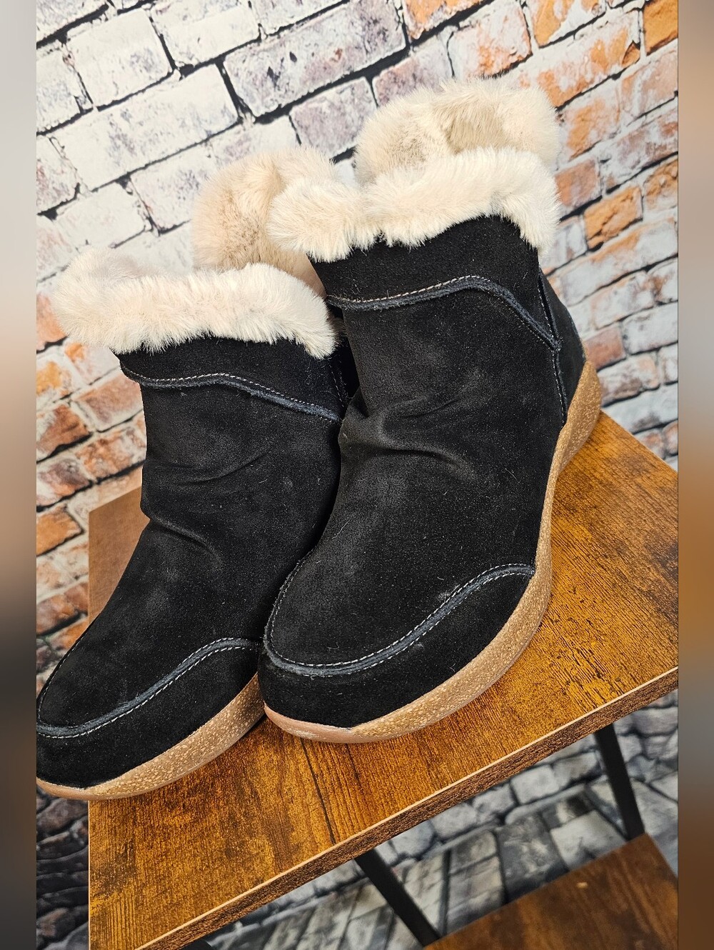 NWT Taos Futuristic Black Suede Faux Fur Lined Comfort Ankle Boots w/ Box Women